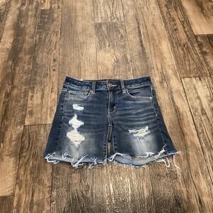 EUC, AE Next Level Ripped Low-Rise Denim Midi Short, Size 4